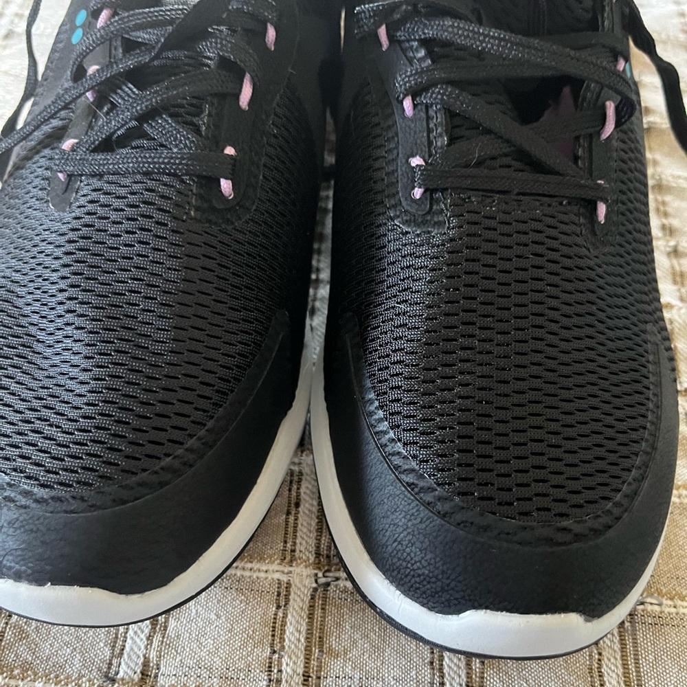 Women’s Ryka athletic shoes size 9.5 wide. Excellent condition
